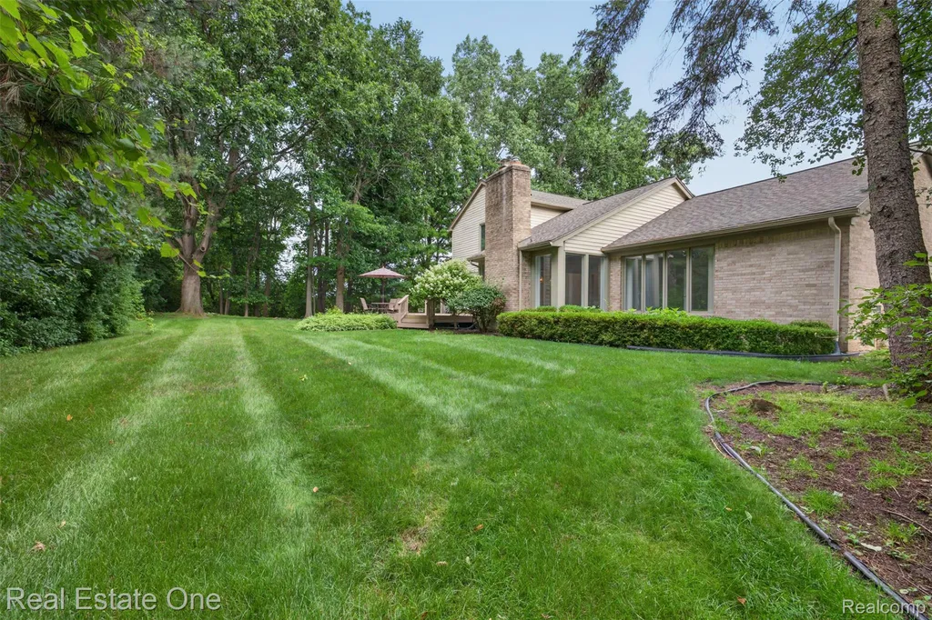 3400 Wedgewood Drive Rochester Hills City MI 48306