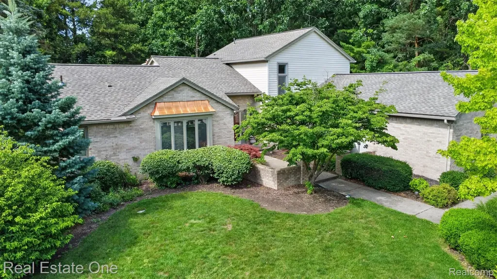 3400 Wedgewood Drive Rochester Hills City MI 48306