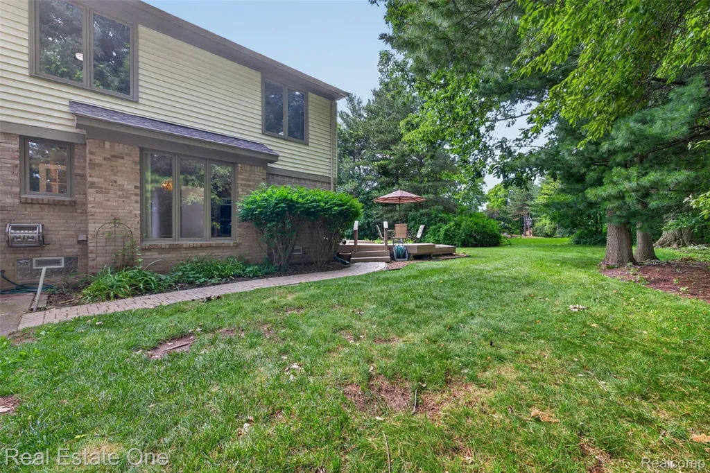 3400 Wedgewood Drive Rochester Hills City MI 48306