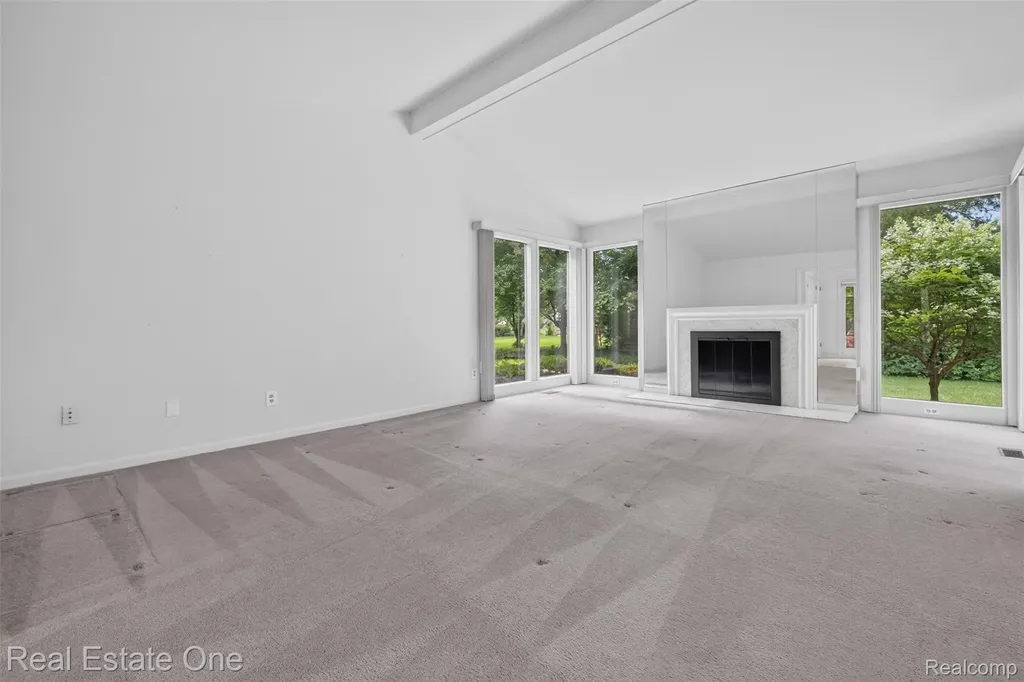 3400 Wedgewood Drive Rochester Hills City MI 48306