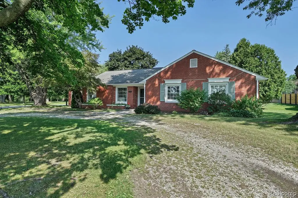 3150 Davison Road Lapeer City MI 48446