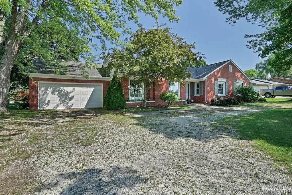 3150 Davison Road Lapeer City MI 48446