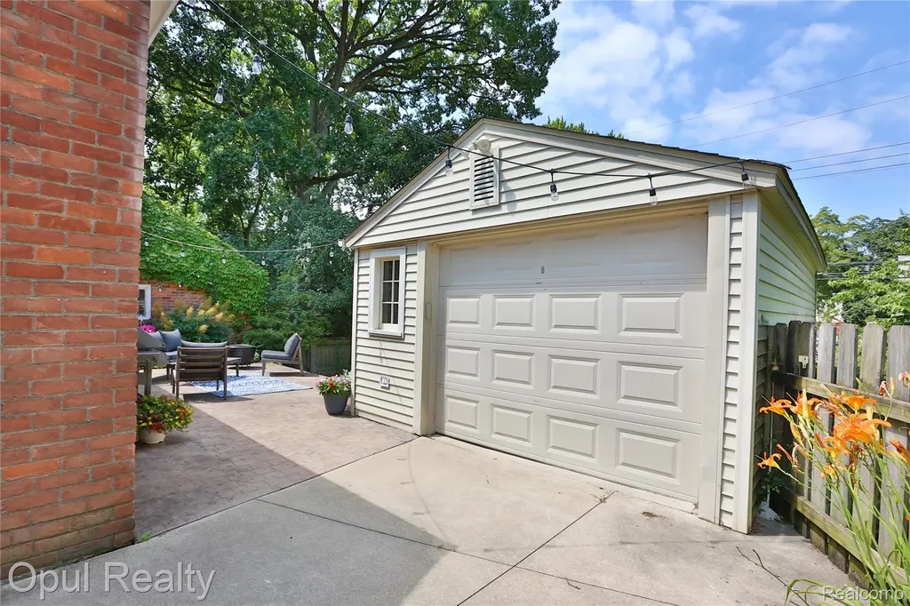 905 Forestdale Road Royal Oak City MI 48067
