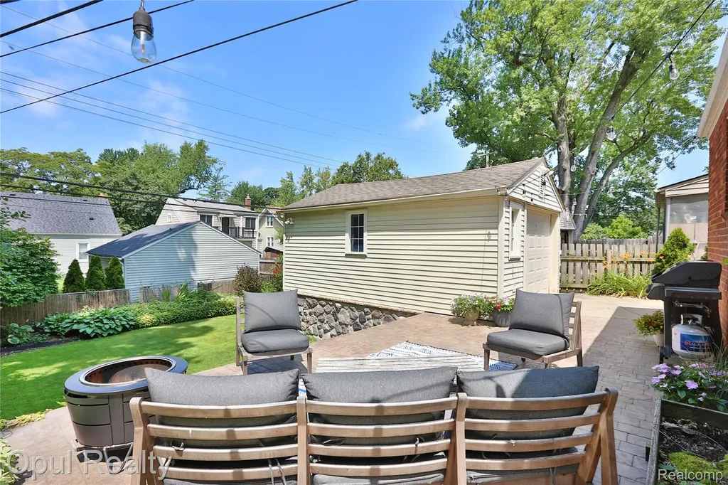 905 Forestdale Road Royal Oak City MI 48067