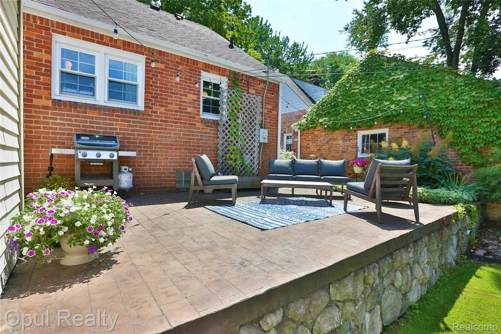 905 Forestdale Road Royal Oak City MI 48067