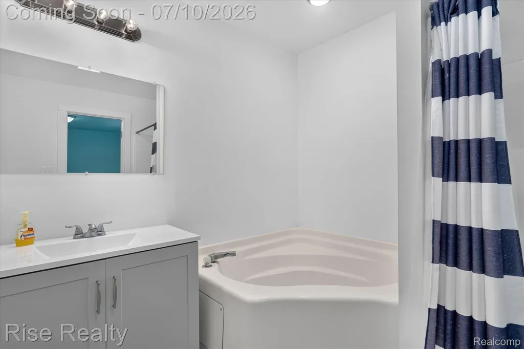 6560 Lowell Drive Green Oak Township MI 48116