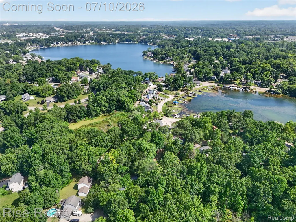 6560 Lowell Drive Green Oak Township MI 48116