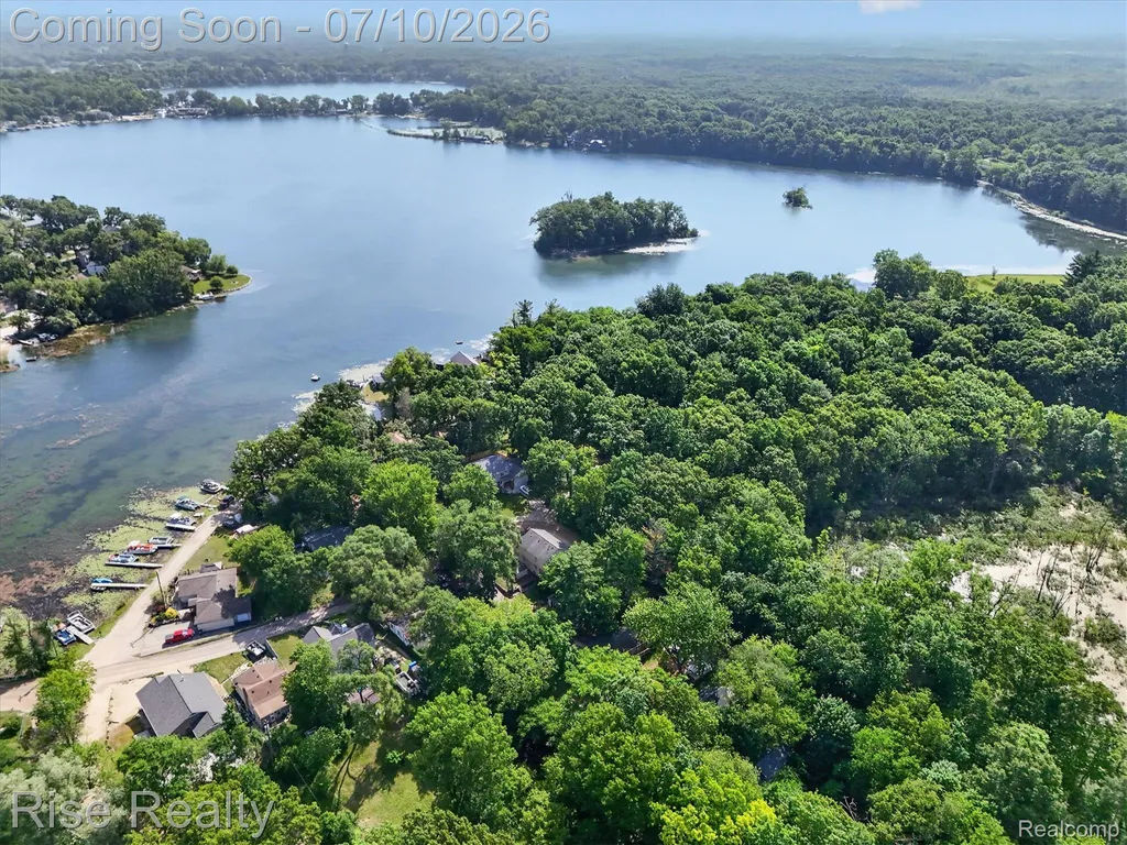 6560 Lowell Drive Green Oak Township MI 48116