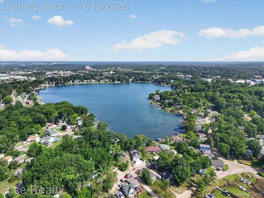 6560 Lowell Drive Green Oak Township MI 48116