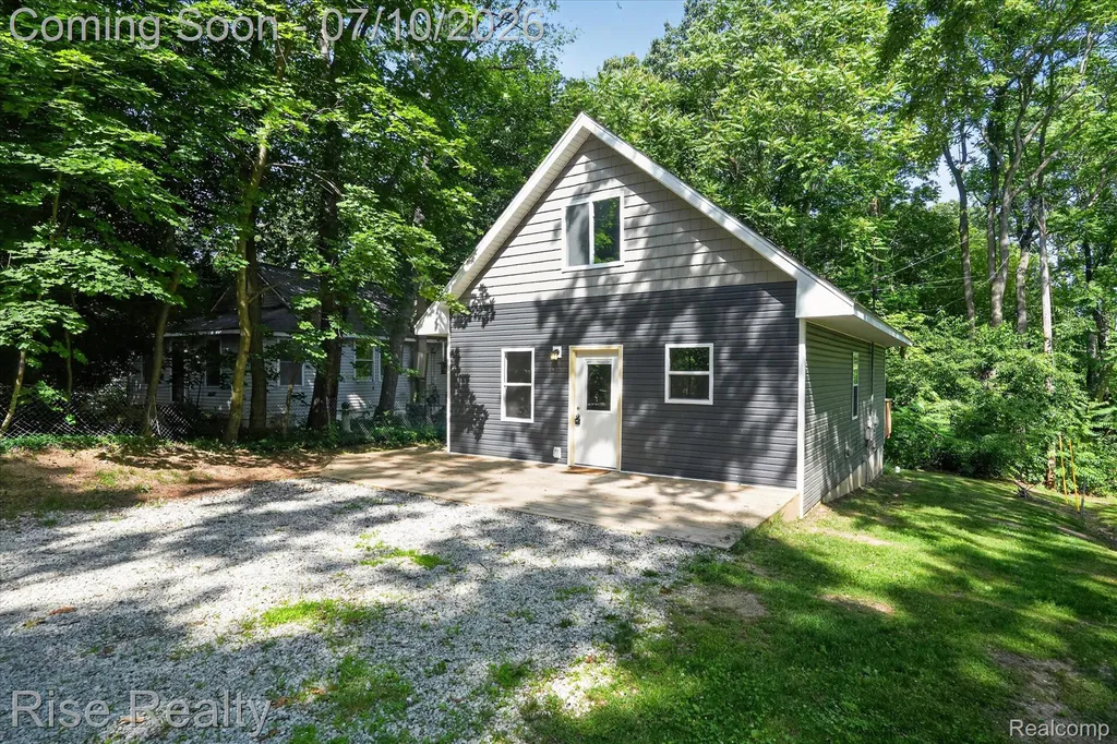 6560 Lowell Drive Green Oak Township MI 48116