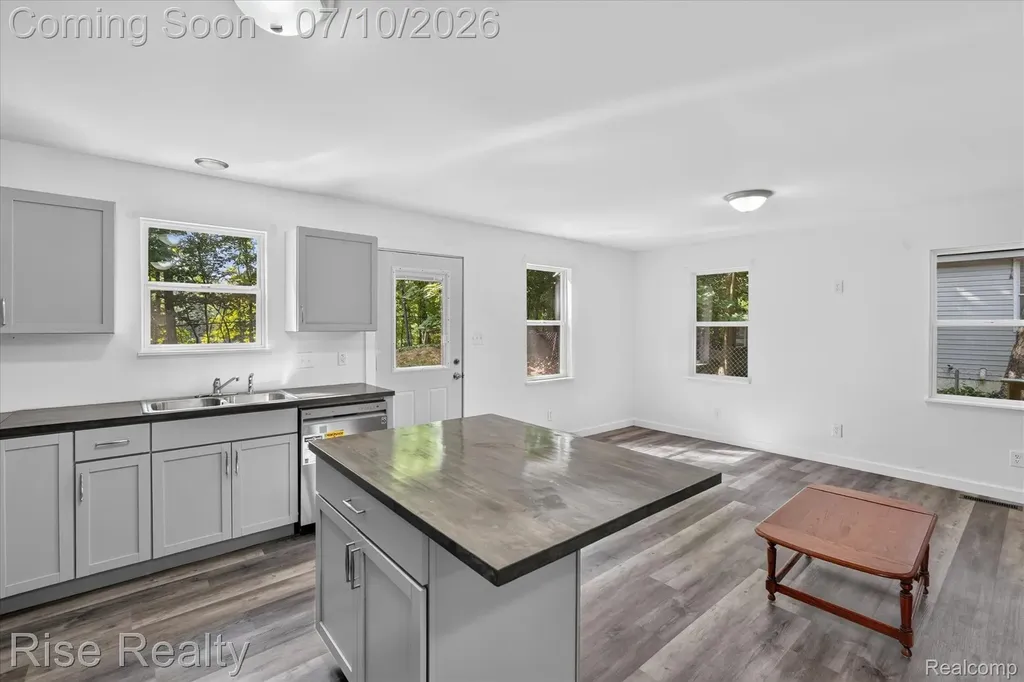 6560 Lowell Drive Green Oak Township MI 48116