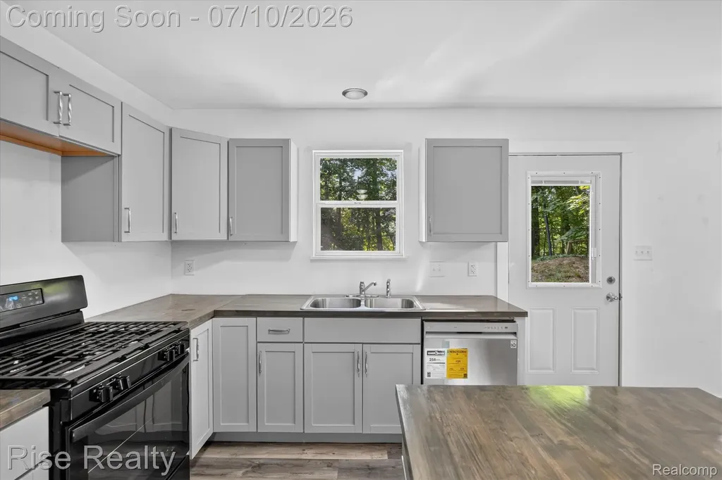 6560 Lowell Drive Green Oak Township MI 48116