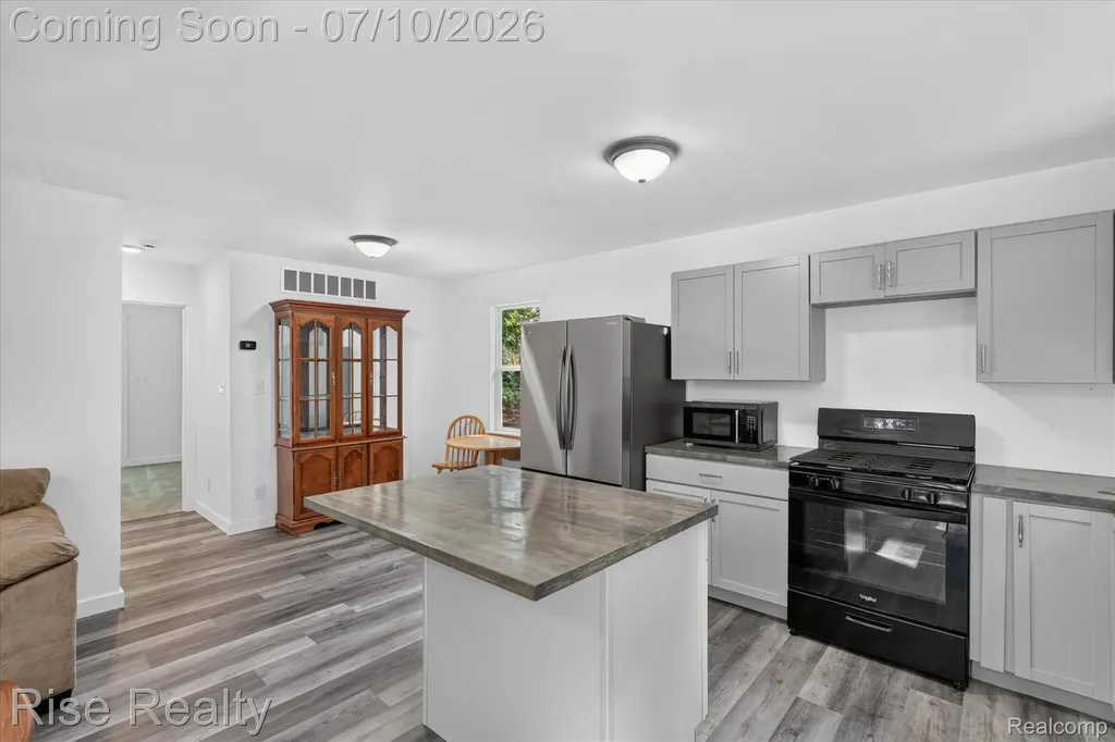 6560 Lowell Drive Green Oak Township MI 48116