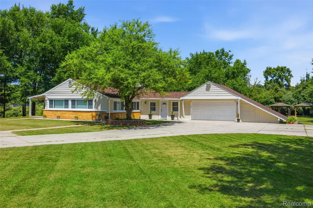 Green Oak Township MI, 8025 Fieldcrest Drive