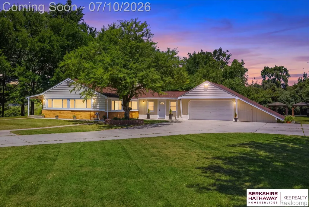 8025 Fieldcrest Drive Green Oak Township MI 48116