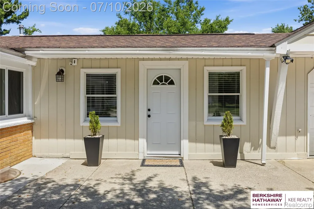 8025 Fieldcrest Drive Green Oak Township MI 48116