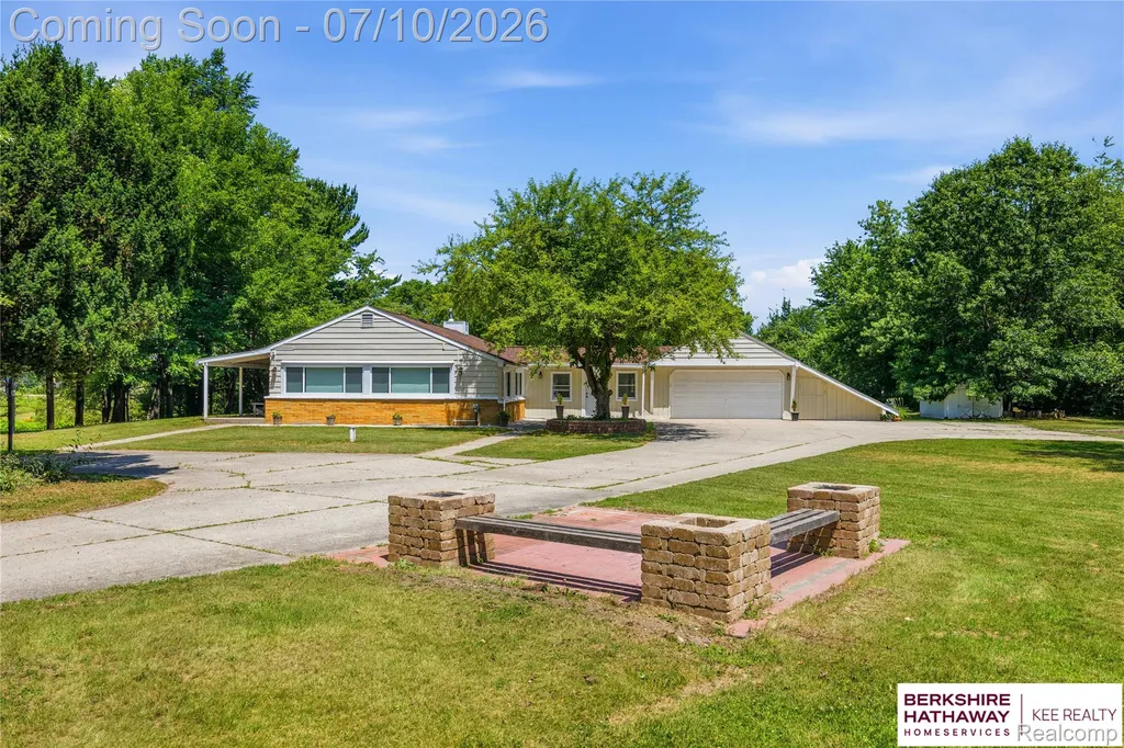 8025 Fieldcrest Drive Green Oak Township MI 48116
