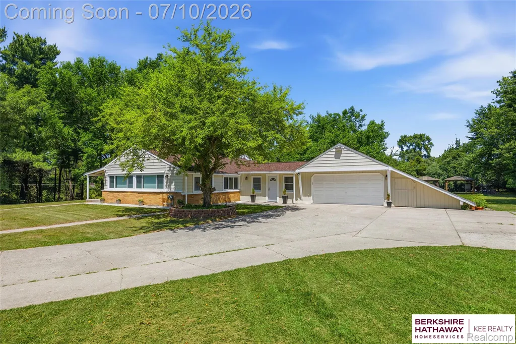 8025 Fieldcrest Drive Green Oak Township MI 48116