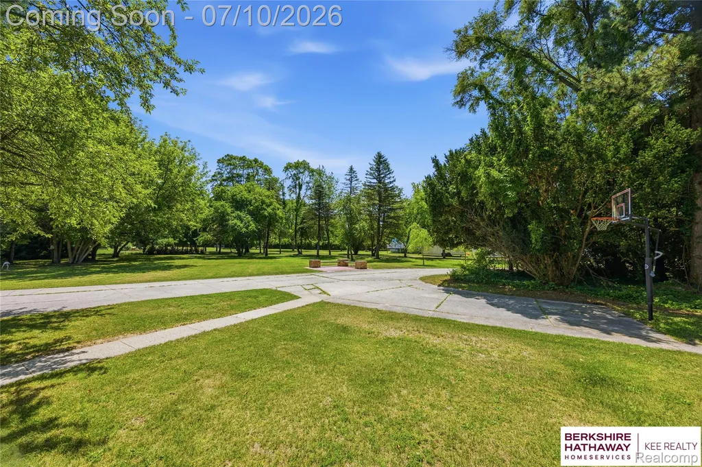 8025 Fieldcrest Drive Green Oak Township MI 48116
