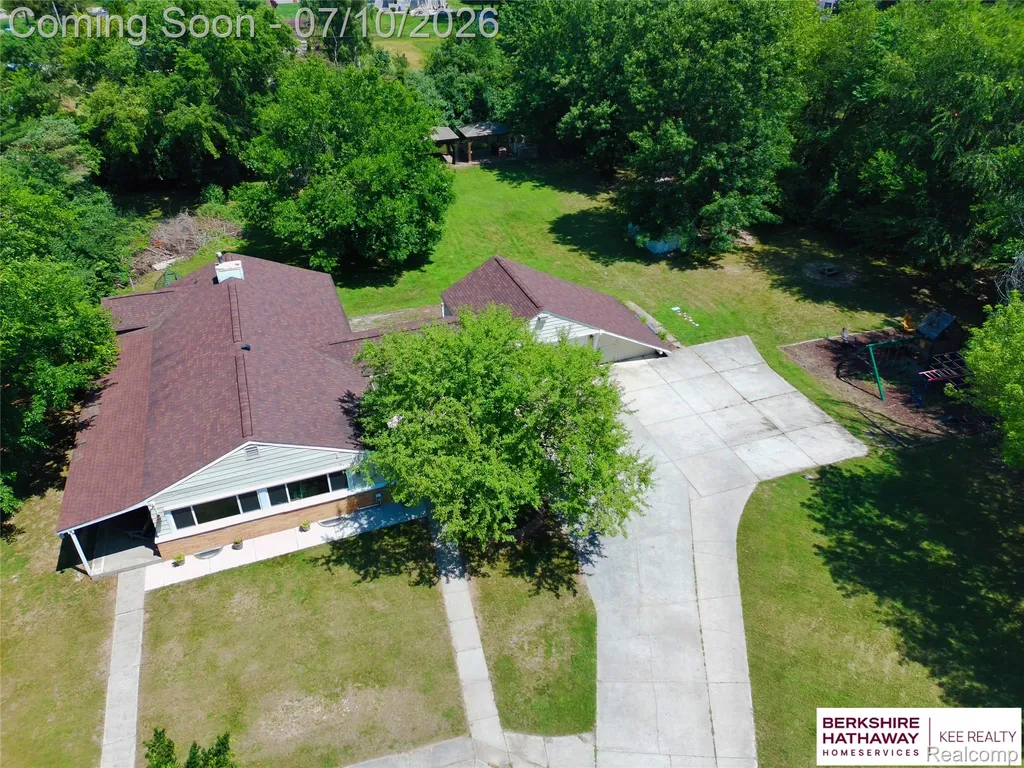 8025 Fieldcrest Drive Green Oak Township MI 48116