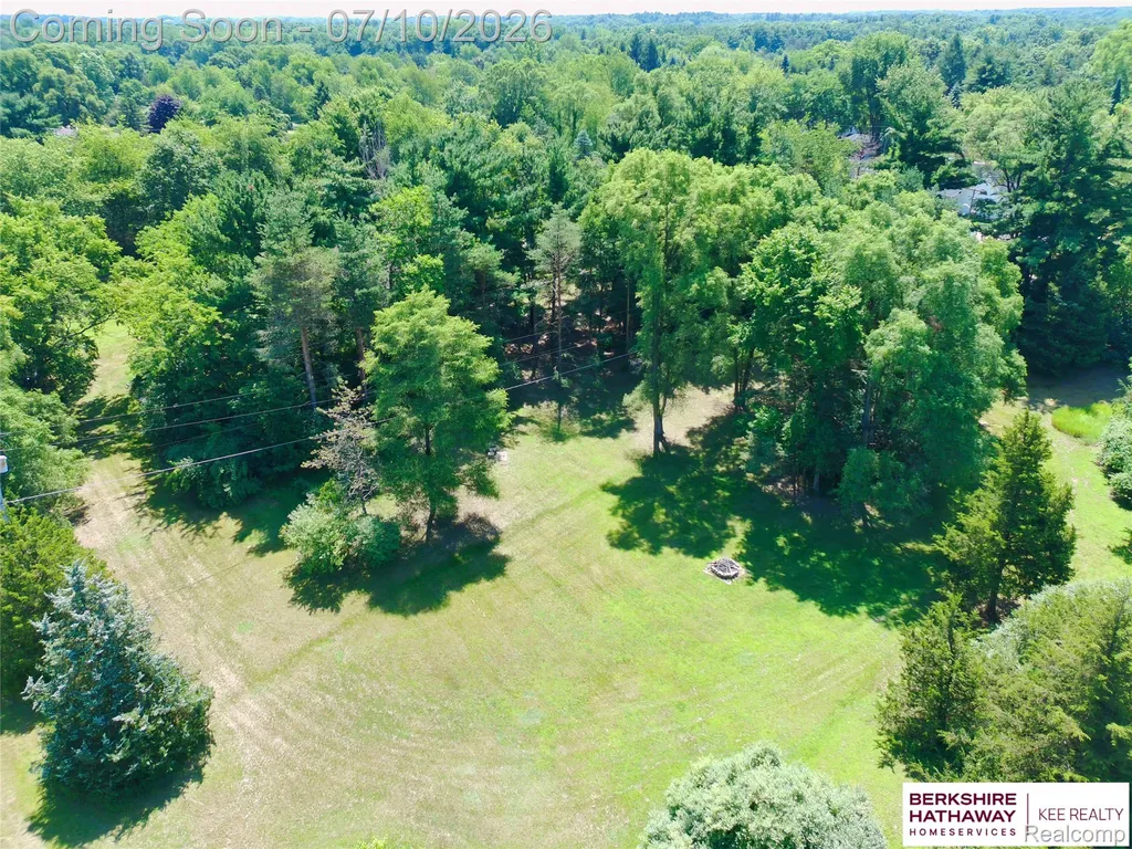 8025 Fieldcrest Drive Green Oak Township MI 48116