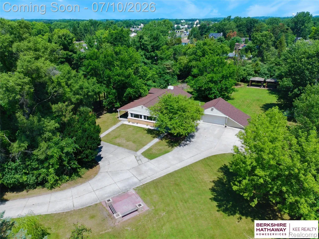 8025 Fieldcrest Drive Green Oak Township MI 48116