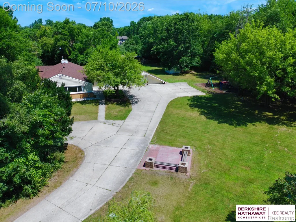 8025 Fieldcrest Drive Green Oak Township MI 48116