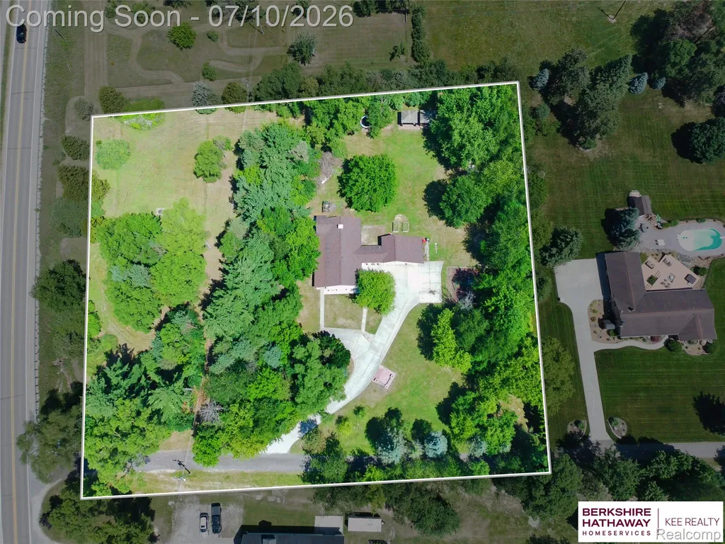 8025 Fieldcrest Drive Green Oak Township MI 48116