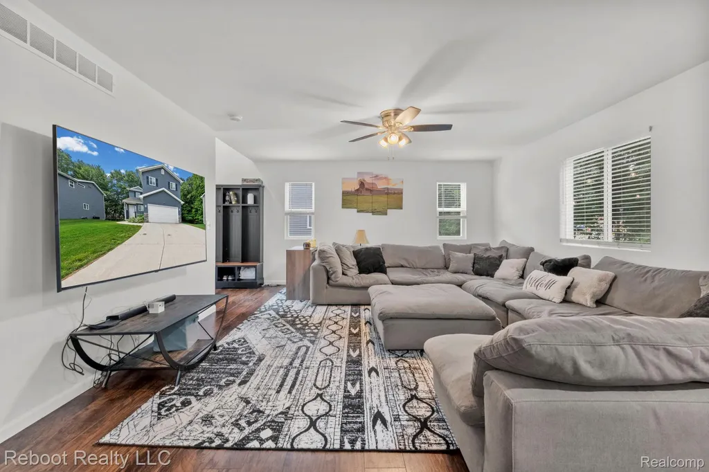 6555 Skylar Lane Waterford Charter Township MI 48327