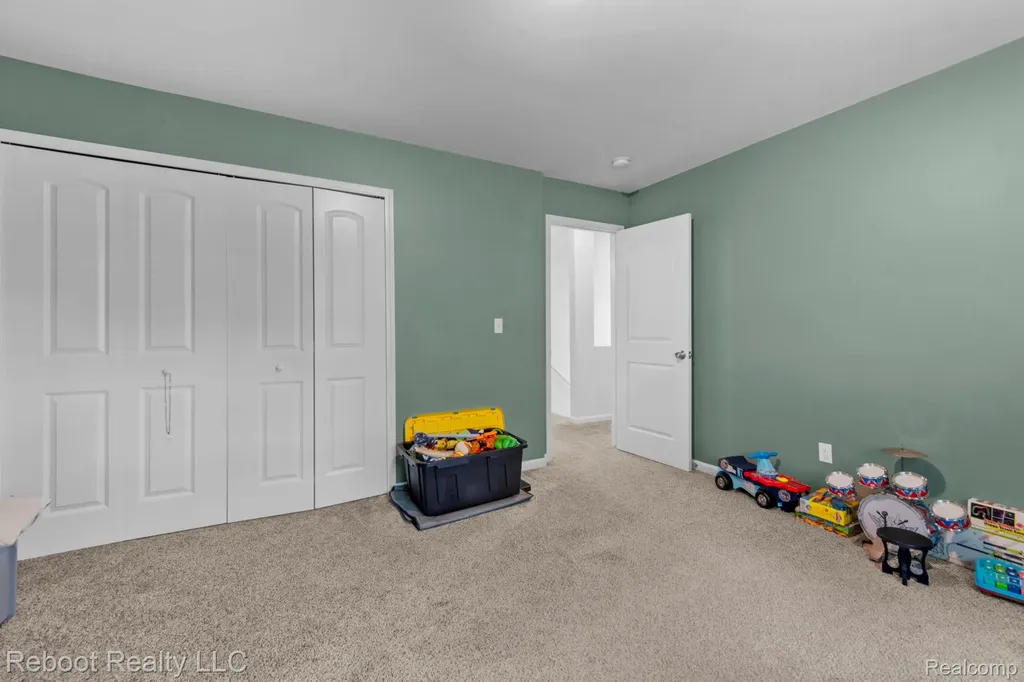 6555 Skylar Lane Waterford Charter Township MI 48327