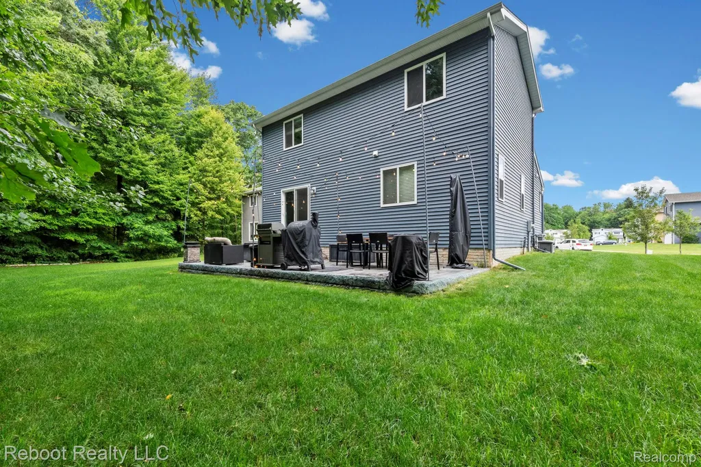 6555 Skylar Lane Waterford Charter Township MI 48327