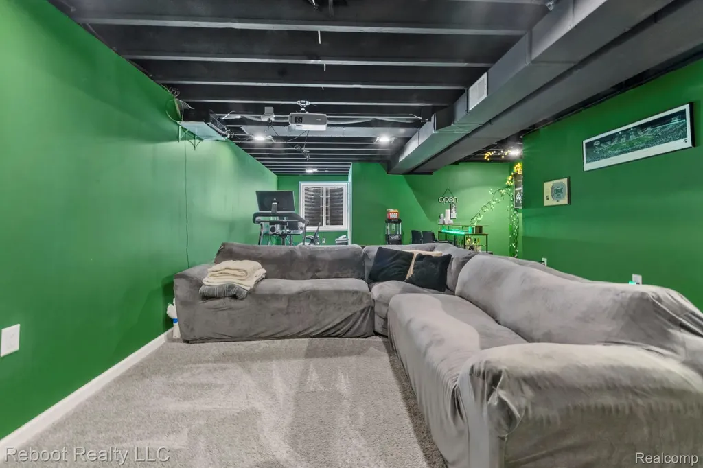 6555 Skylar Lane Waterford Charter Township MI 48327