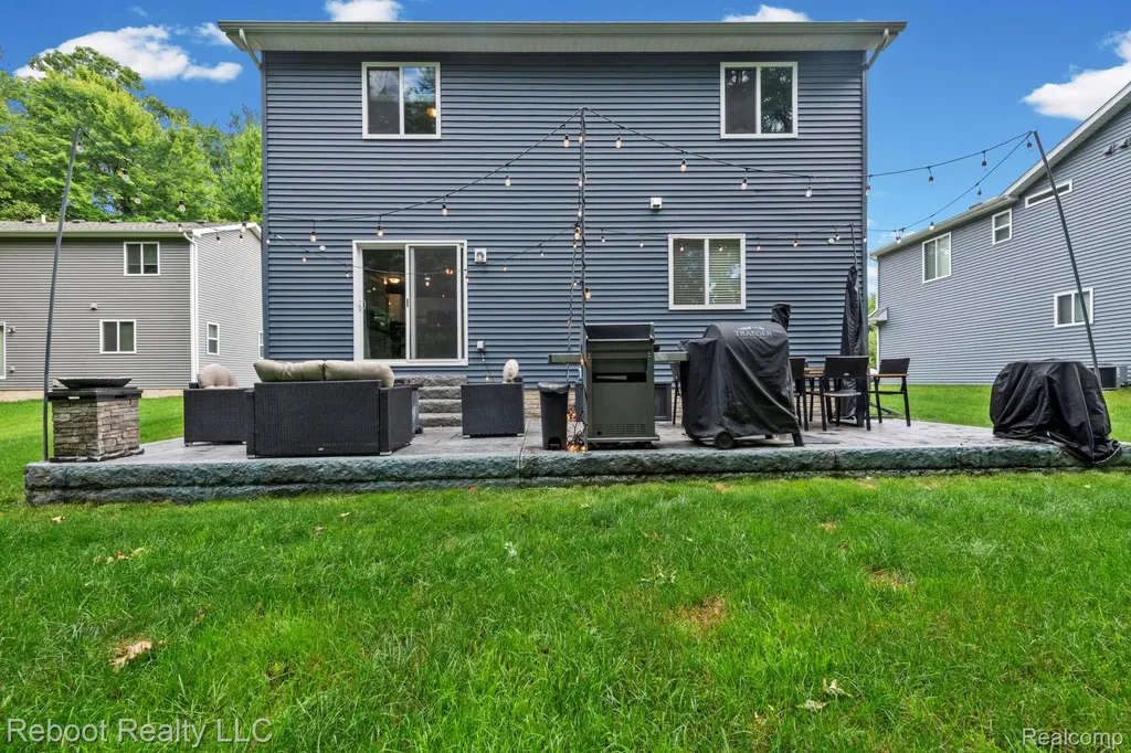 6555 Skylar Lane Waterford Charter Township MI 48327