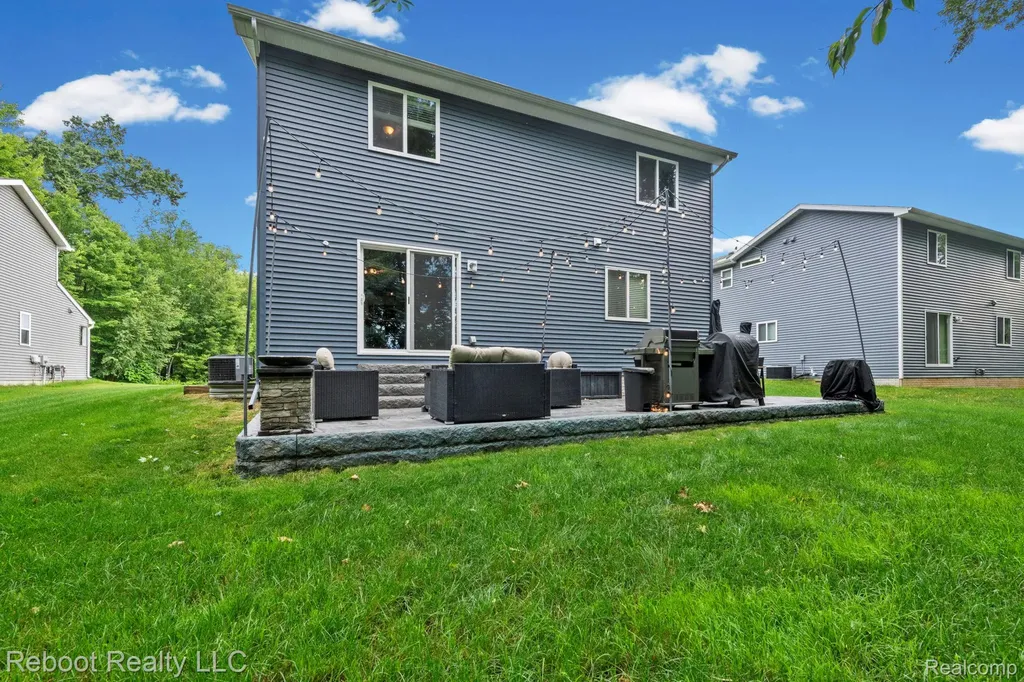 6555 Skylar Lane Waterford Charter Township MI 48327