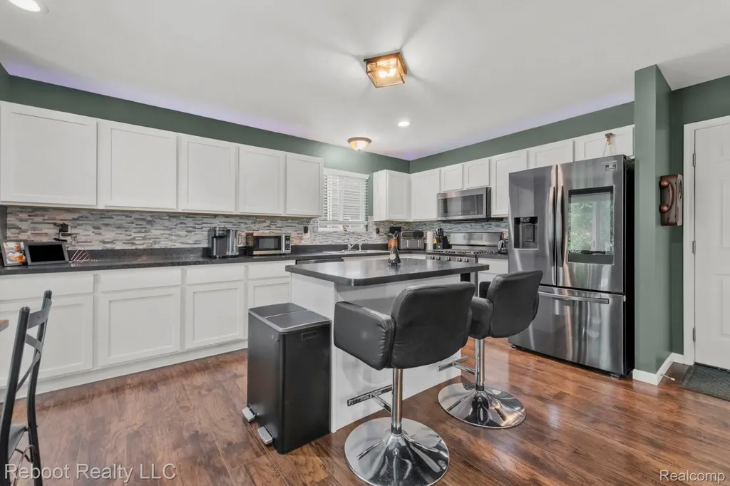 6555 Skylar Lane Waterford Charter Township MI 48327