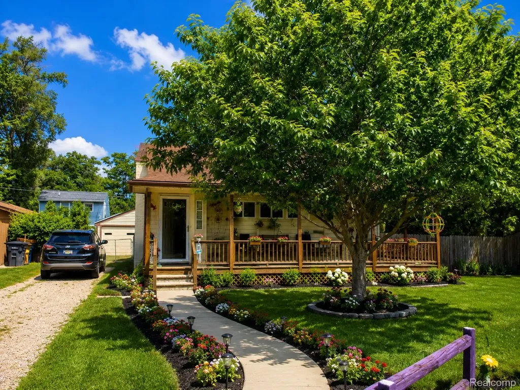 35014 Lewis Street Westland City MI 48185
