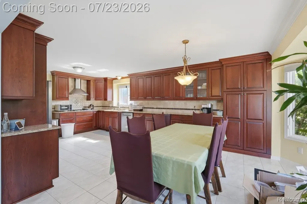 15127 Meadowfield Drive Shelby Charter Township MI 48315