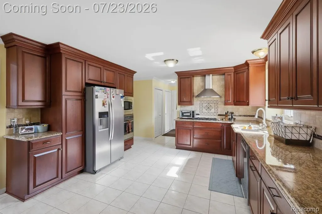 15127 Meadowfield Drive Shelby Charter Township MI 48315