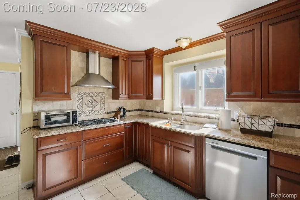 15127 Meadowfield Drive Shelby Charter Township MI 48315
