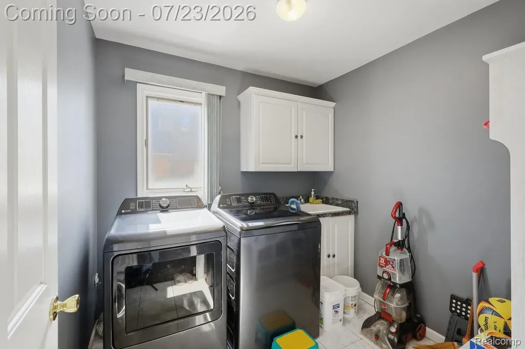 15127 Meadowfield Drive Shelby Charter Township MI 48315