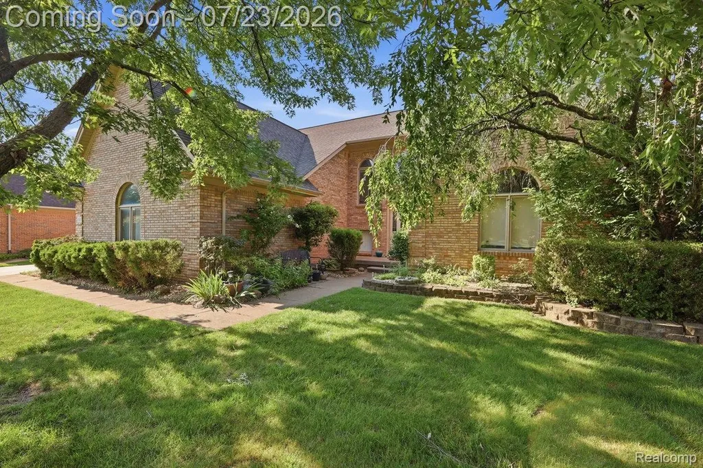 15127 Meadowfield Drive Shelby Charter Township MI 48315