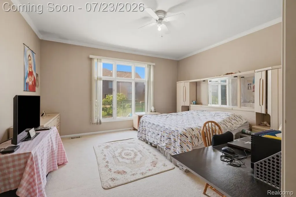 15127 Meadowfield Drive Shelby Charter Township MI 48315