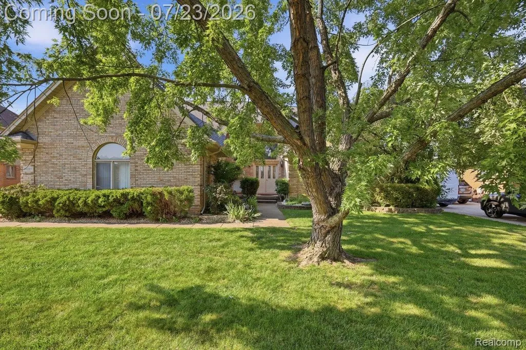 15127 Meadowfield Drive Shelby Charter Township MI 48315