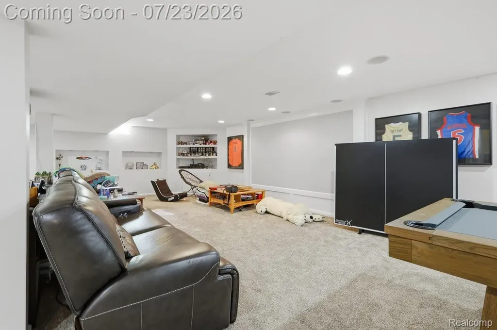 15127 Meadowfield Drive Shelby Charter Township MI 48315
