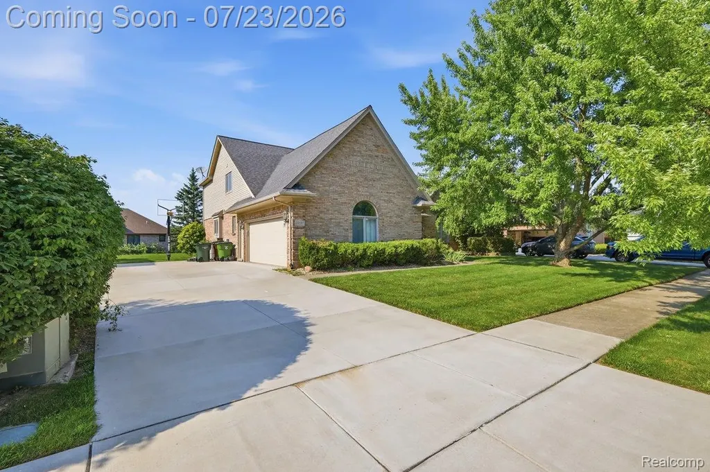 15127 Meadowfield Drive Shelby Charter Township MI 48315