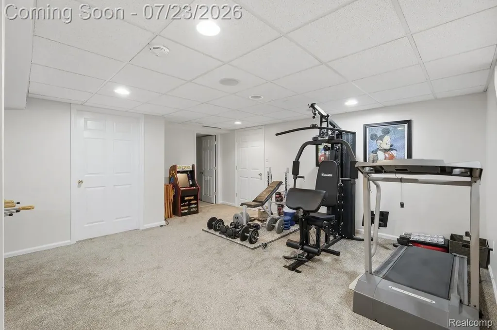 15127 Meadowfield Drive Shelby Charter Township MI 48315
