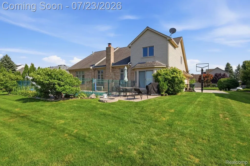 15127 Meadowfield Drive Shelby Charter Township MI 48315