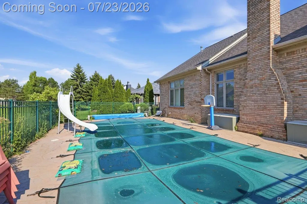 15127 Meadowfield Drive Shelby Charter Township MI 48315
