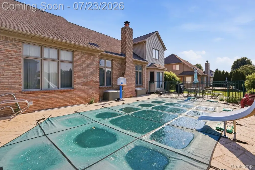 15127 Meadowfield Drive Shelby Charter Township MI 48315