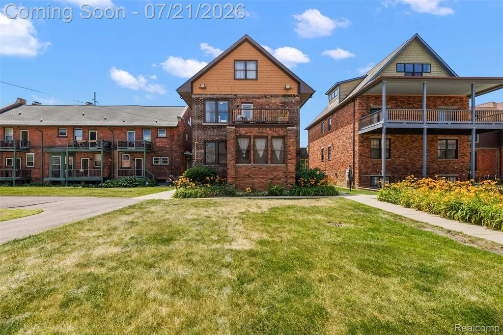 443 E Ferry Street Detroit City MI 48202